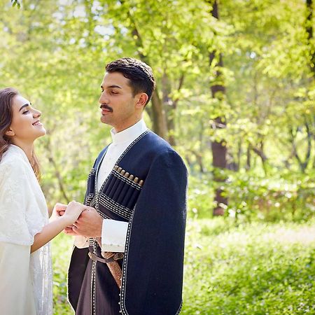 Paragraph Resort & Spa Shekvetili, Autograph Collection Eksteriør bilde Azeri couple in national clothes