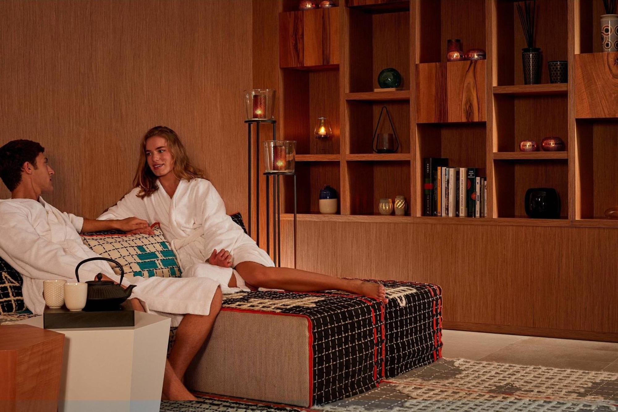 Paragraph Resort & Spa Shekvetili, Autograph Collection Eksteriør bilde A woman receiving a spa treatment