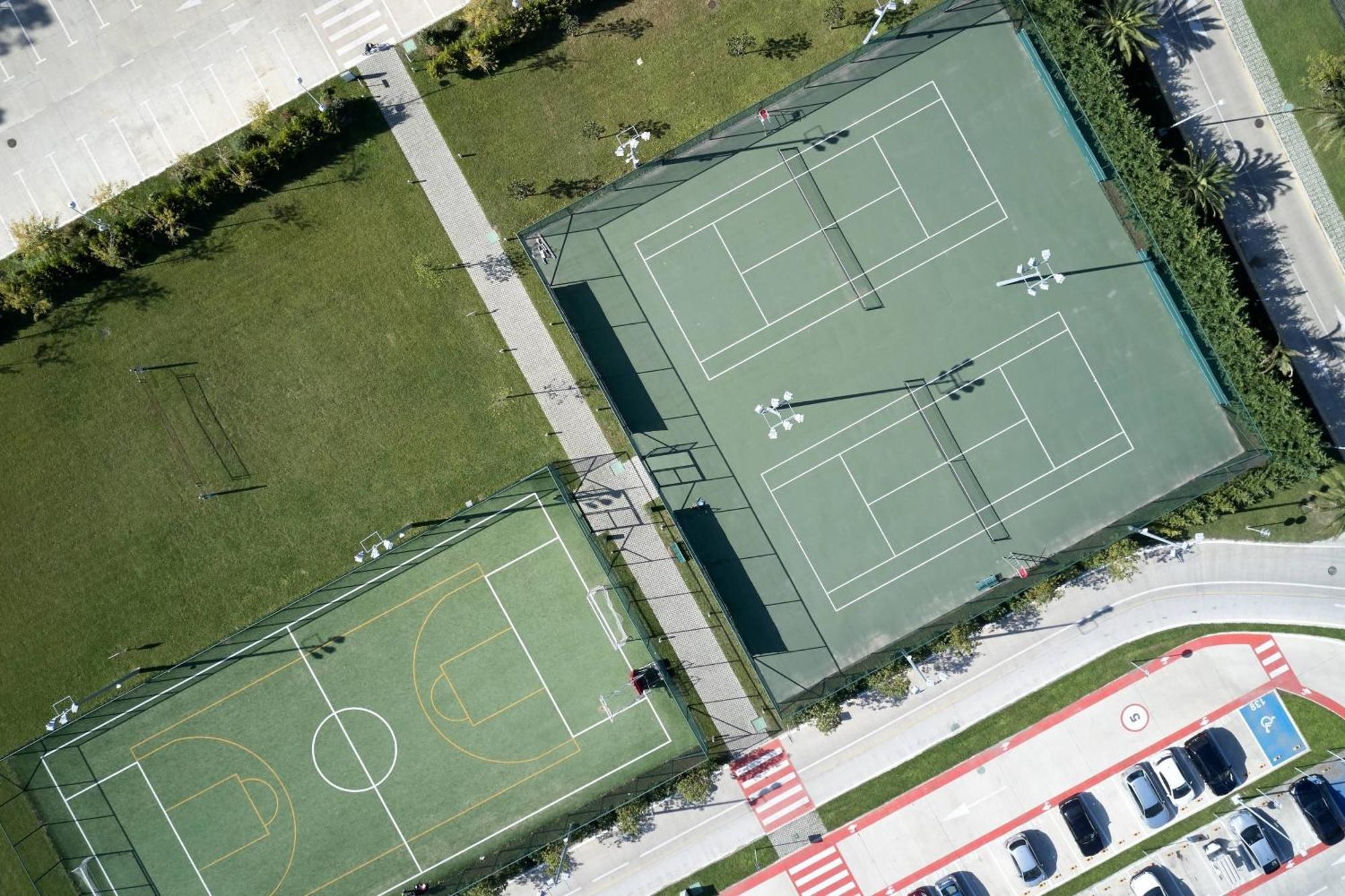 Paragraph Resort & Spa Shekvetili, Autograph Collection Eksteriør bilde Tennis courts at the University of Miami